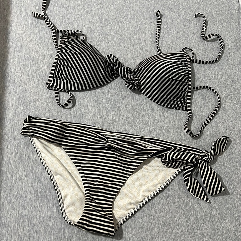 Victoria’s Secret bikini